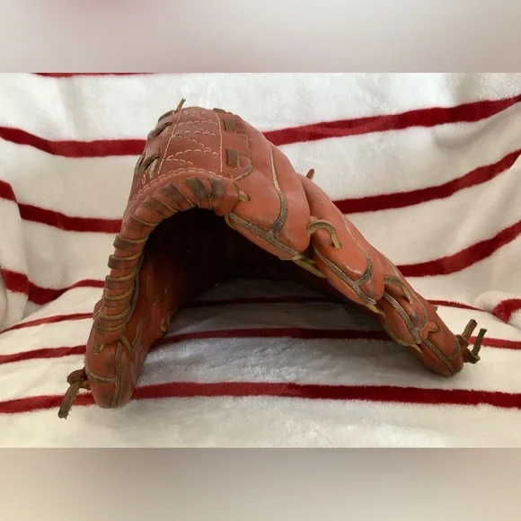 EUC, WILSON BASEBALL / SOFTBALL GLOVE. R-throw. - Picture 7 of 16